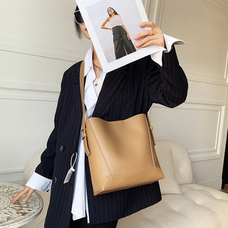Étoile de Paris™ | Sac seau à bandoulière en cuir pour femme